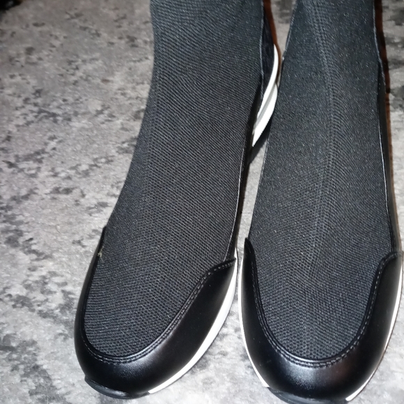 LADIES ANKLE BOOT BY MICHAEL KORS - Picture 1 of 5